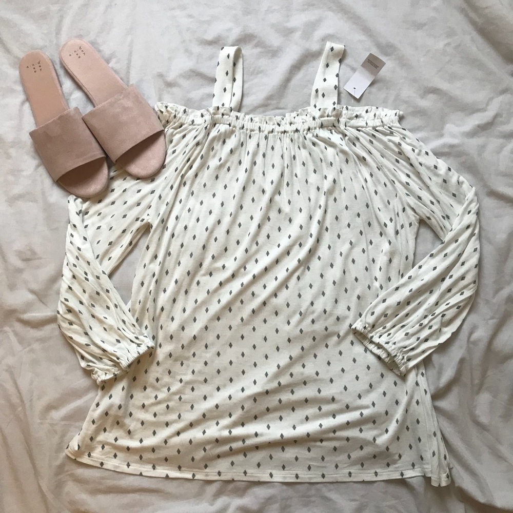 🐰LOFT Cold Shoulder Top🐰